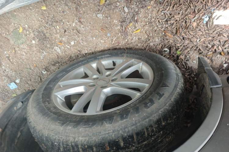 Used Yema T70 2016 Upgraded Model 1.8L Manual Comfort Version Right Front Wheel Hub