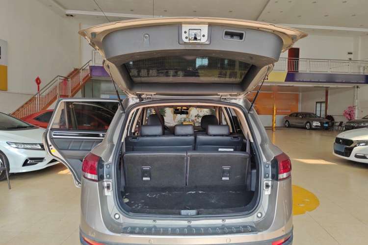 Used Yema T70 2016 Upgraded Model 1.5T Manual Luxury Version Trunk