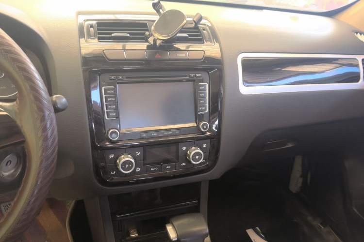 Used Yema T70 2016 1.8T CVT Ambition Model Audio And AC Panel