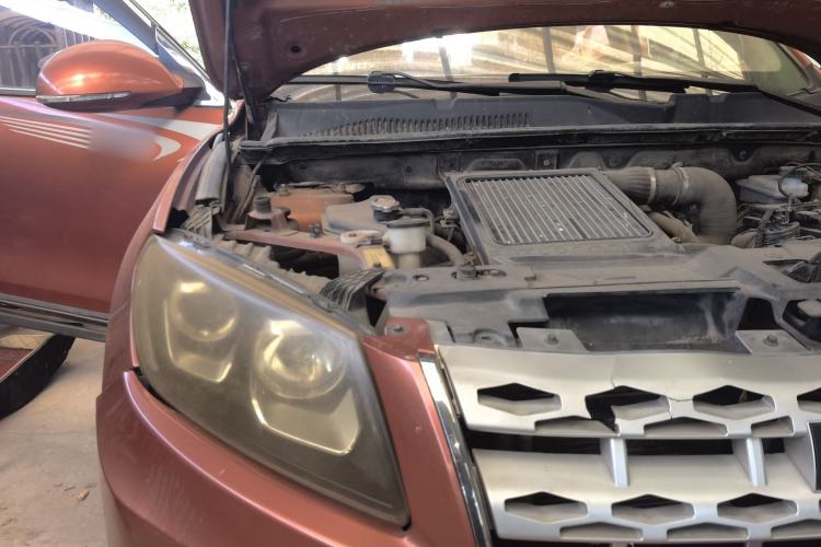 Used Yema T70 2016 1.8T CVT Ambition Model Engine Bay Right