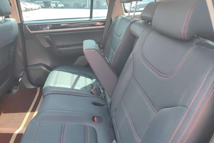 Used Yema T70 2016 1.8T CVT Elegant Model Interior 1