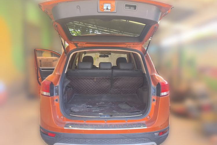 Used Yema T70 2016 1.8T CVT Ambition Model Trunk