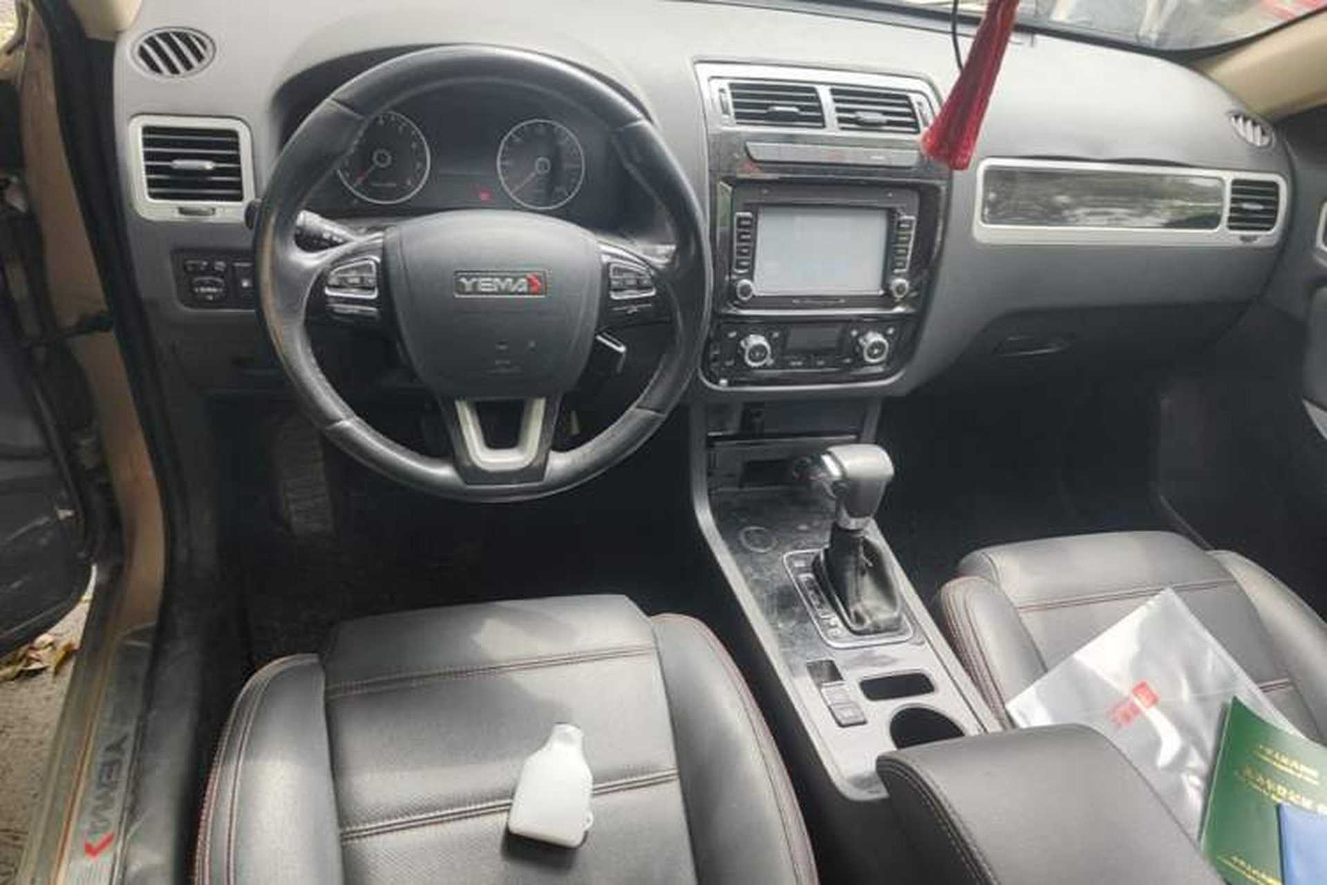 Used Yema T70 2016 1.8T CVT Elegant 7-Seater Center Console