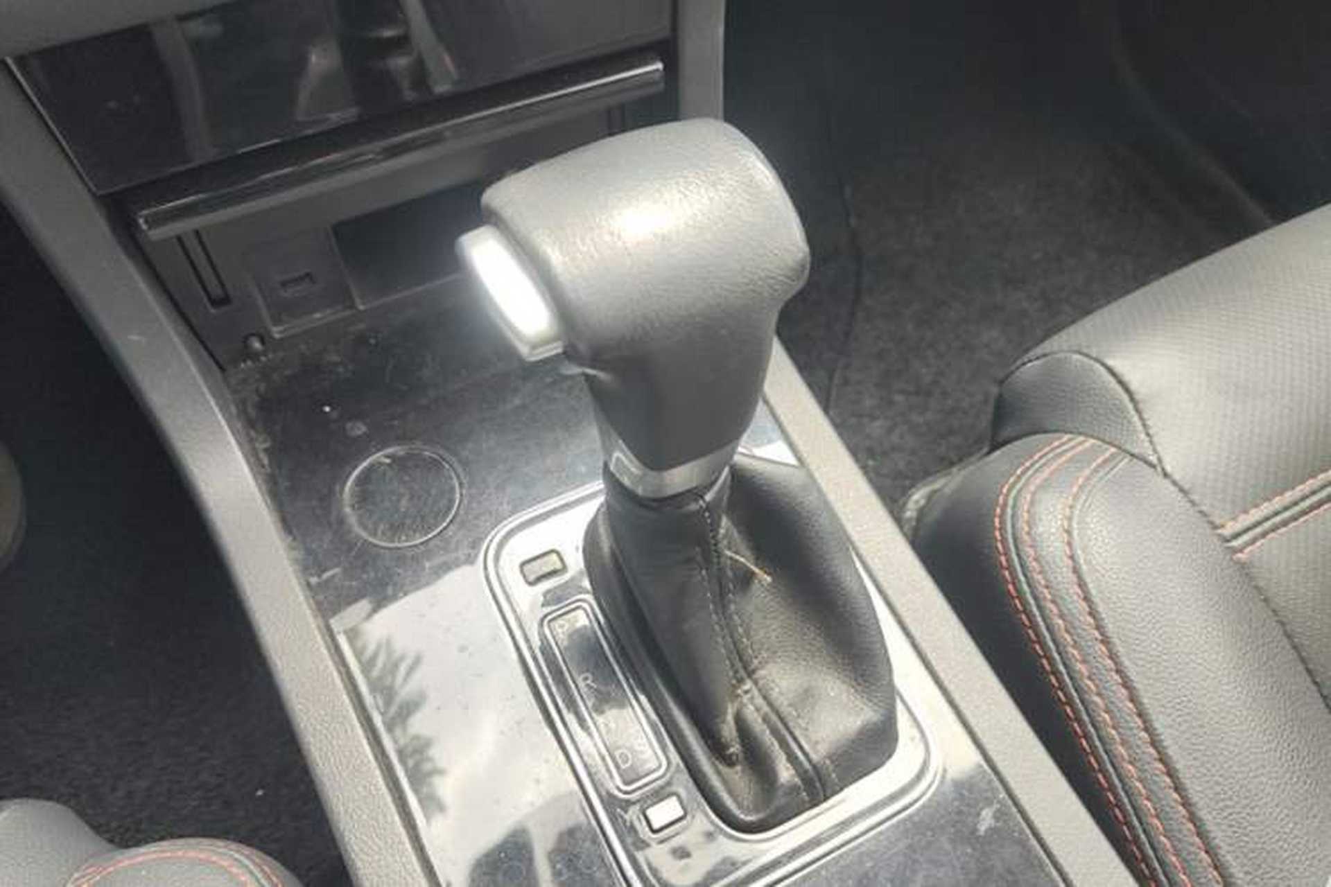 Used Yema T70 2016 1.8T CVT Elegant 7-Seater Gear Lever