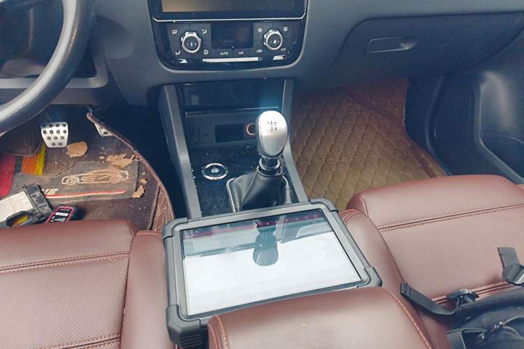 Used Yema T70 2016 Upgraded Model 1.5T Manual Luxury Version Gear Lever