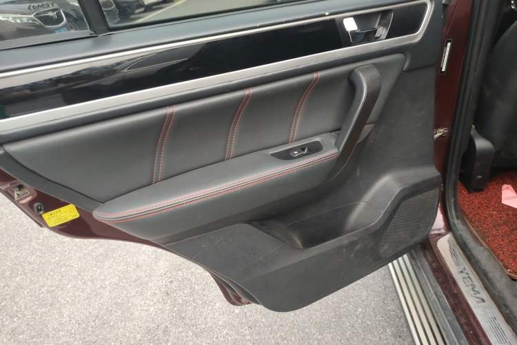 Used Yema T70 2016 Upgraded Model 1.5T Manual Luxury Version Left Rear Door Interior