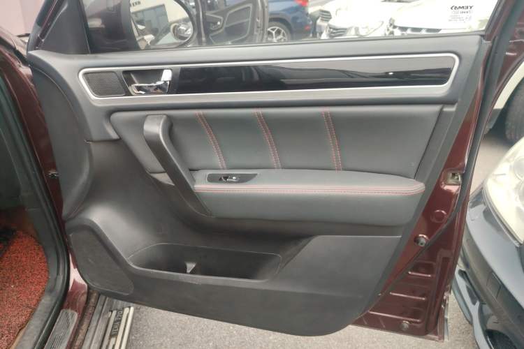 Used Yema T70 2016 Upgraded Model 1.5T Manual Luxury Version Right Front Door Interior
