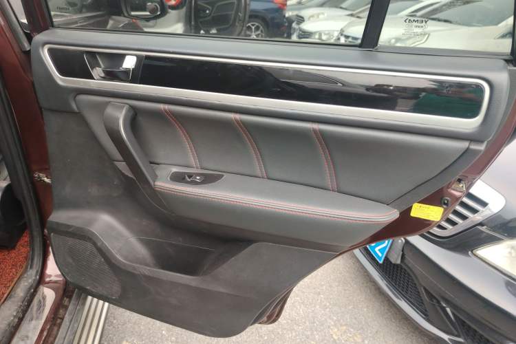 Used Yema T70 2016 Upgraded Model 1.5T Manual Luxury Version Right Rear Door Interior