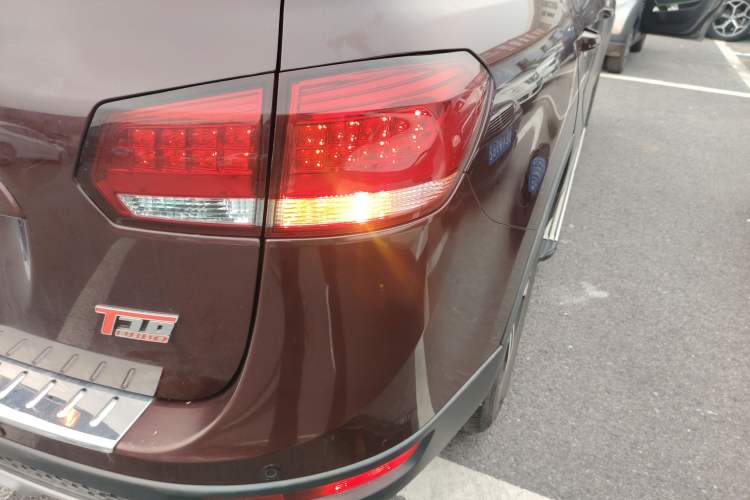 Used Yema T70 2016 Upgraded Model 1.5T Manual Luxury Version Right Rear Taillight