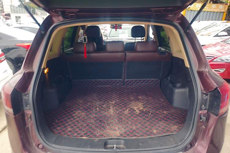 Used Yema T70 2016 Upgraded Model 1.5T Manual Luxury Version Trunk