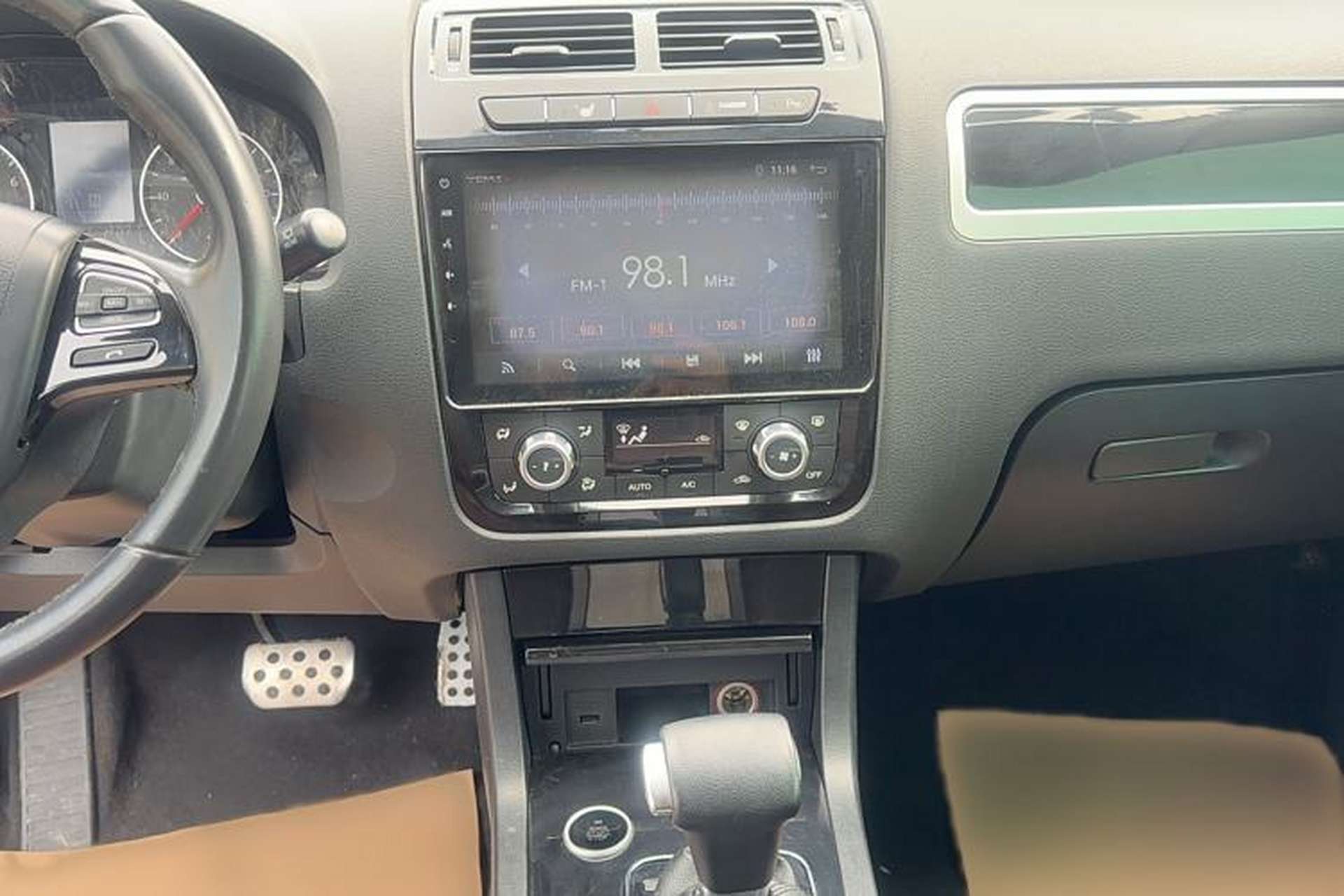 Used Yema T70 2016 Upgraded Model 1.8T CVT Flagship Edition Audio And AC Panel