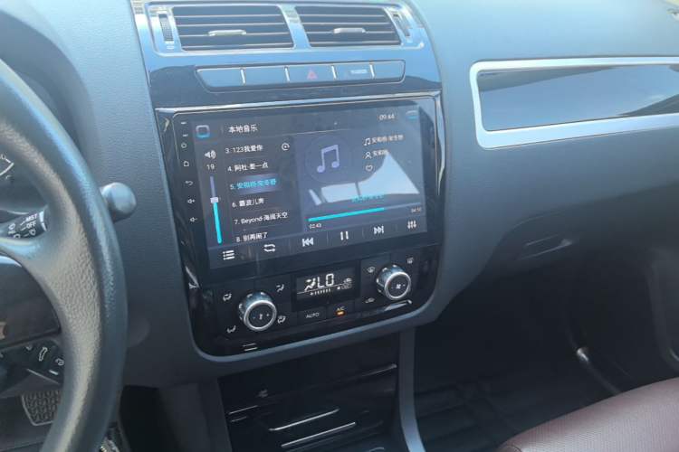 Used Yema T70 2016 Upgraded Model 1.8L Manual Comfort Version Audio And AC Panel