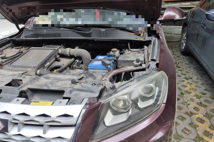 Used Yema T70 2016 1.8T CVT Elegant Model Engine Bay Left