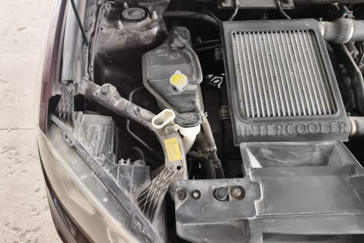Used Yema T70 2016 1.8T CVT Smart 7-Seater Engine Bay Right