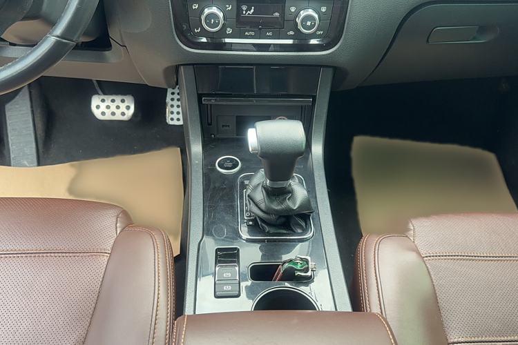 Used Yema T70 2016 Upgraded Model 1.8T CVT Flagship Edition Gear Lever