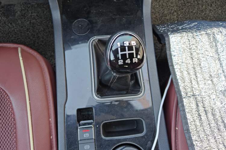 Used Yema T70 2016 Upgraded Model 1.8L Manual Elite Version Gear Lever