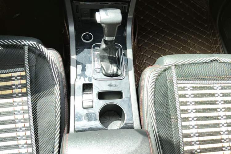 Used Yema T70 2016 1.8T CVT Smart 7-Seater Gear Lever