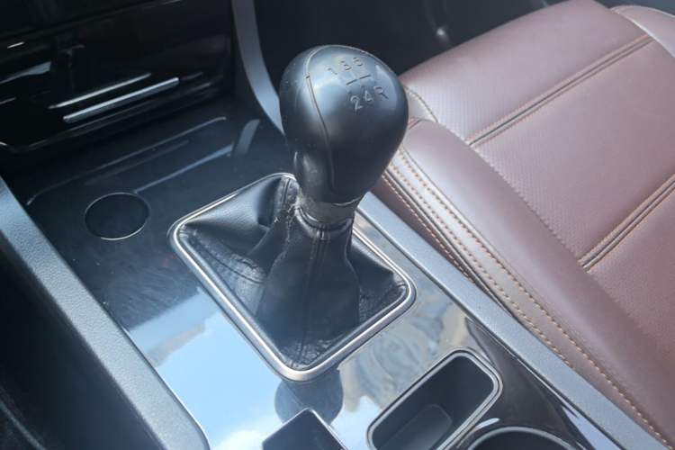 Used Yema T70 2016 Upgraded Model 1.8L Manual Comfort Version Gear Lever