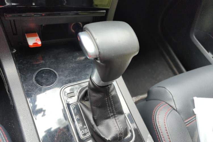 Used Yema T70 2016 1.8T CVT Elegant Model Gear Lever