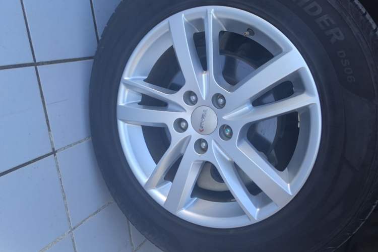 Used Yema T70 2016 Upgraded Model 1.8L Manual Comfort Version Left Front Wheel Hub