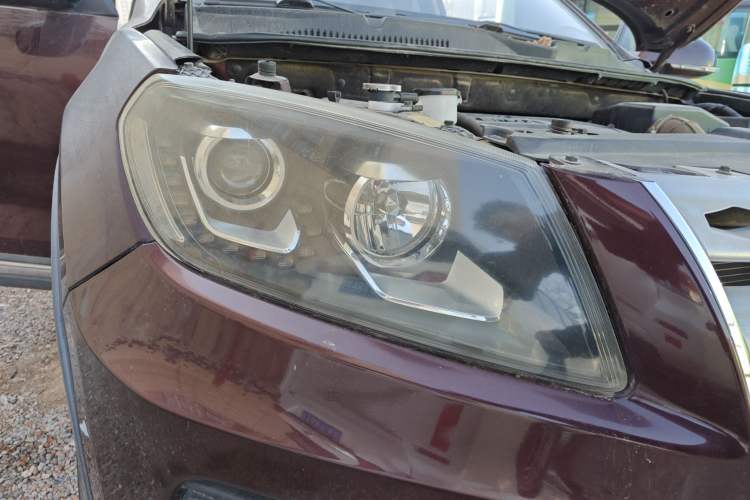 Used Yema T70 2016 Upgraded Model 1.8L Manual Elite Version Right Front Headlight