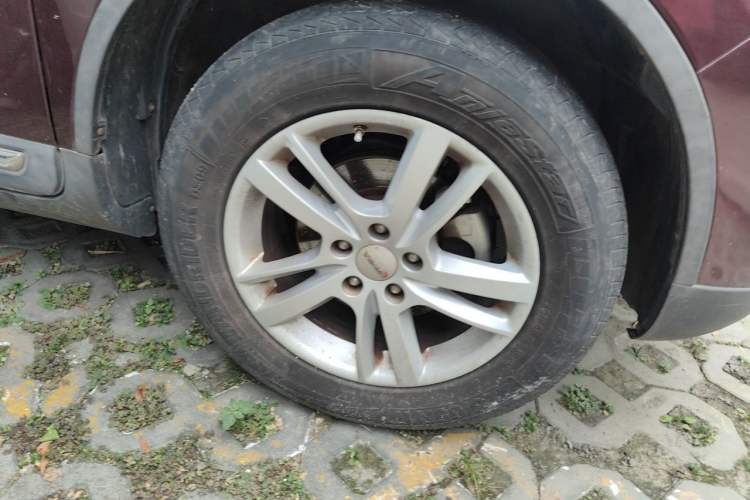 Used Yema T70 2016 1.8T CVT Elegant Model Right Front Wheel Hub