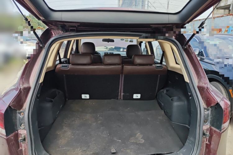 Used Yema T70 2016 Upgraded Model 1.5T Manual Leading Version Trunk