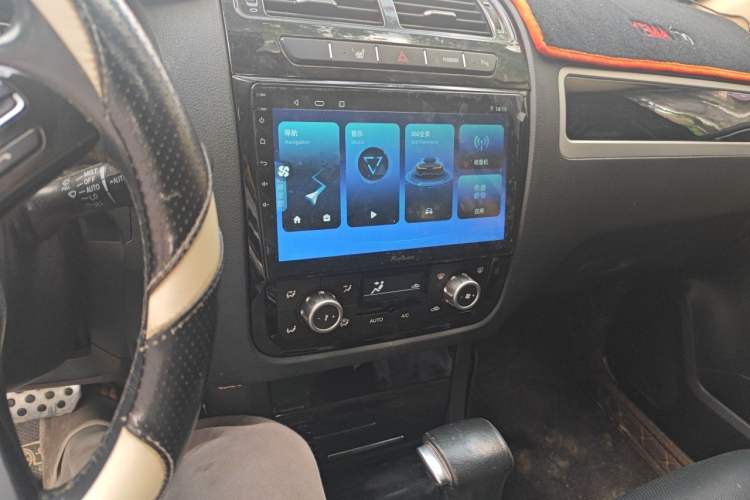 Used Yema T70 2016 1.8T CVT Elegant 7-Seater Audio And AC Panel