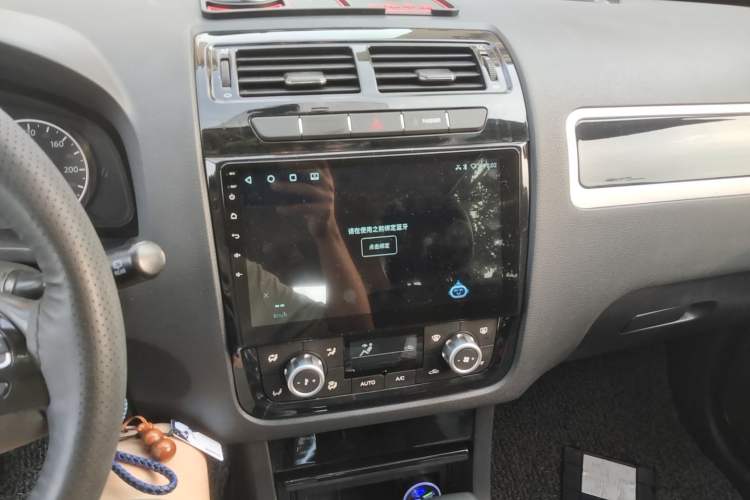 Used Yema T70 2016 1.8T CVT Elegant Model Audio And AC Panel