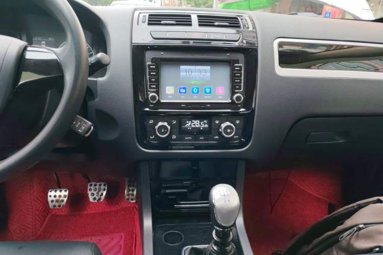 Used Yema T70 2016 Upgraded Model 1.5T Manual Leading Version Audio And AC Panel