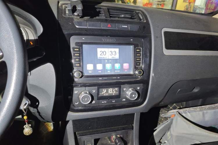 Used Yema T70 2016 Upgraded Model 1.8L Manual Elite Version Audio And AC Panel