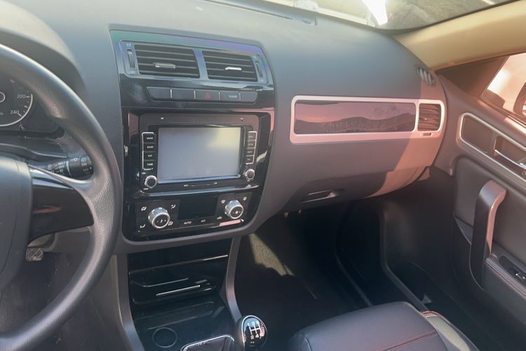Used Yema T70 2016 Upgraded Model 1.8L Manual Elite Version Audio And AC Panel