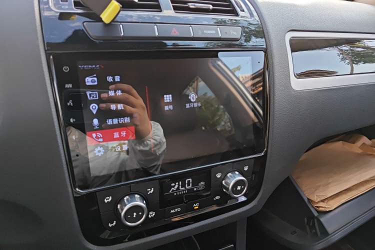 Used Yema T70 2016 Upgraded Model 1.5T Manual Luxury Version Audio And AC Panel