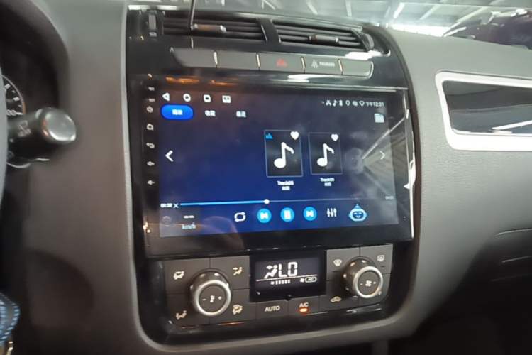 Used Yema T70 2016 1.8T CVT Elegant Model Audio And AC Panel