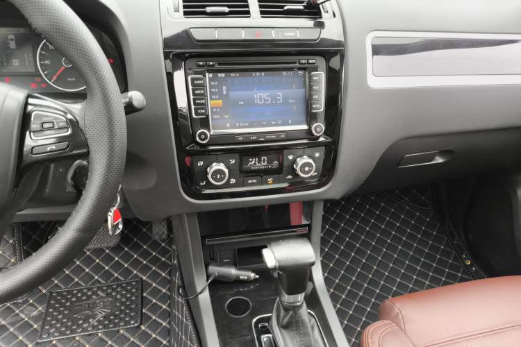 Used Yema T70 2016 1.8T CVT Ambition Model Audio And AC Panel