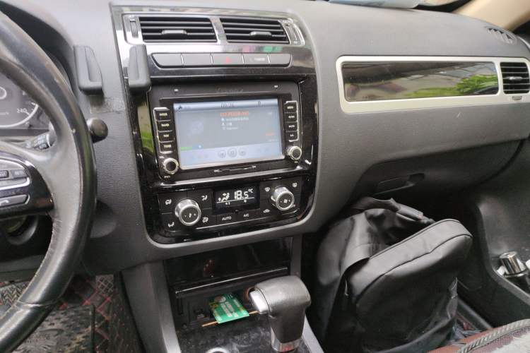 Used Yema T70 2016 1.8T CVT Elegant Model Audio And AC Panel