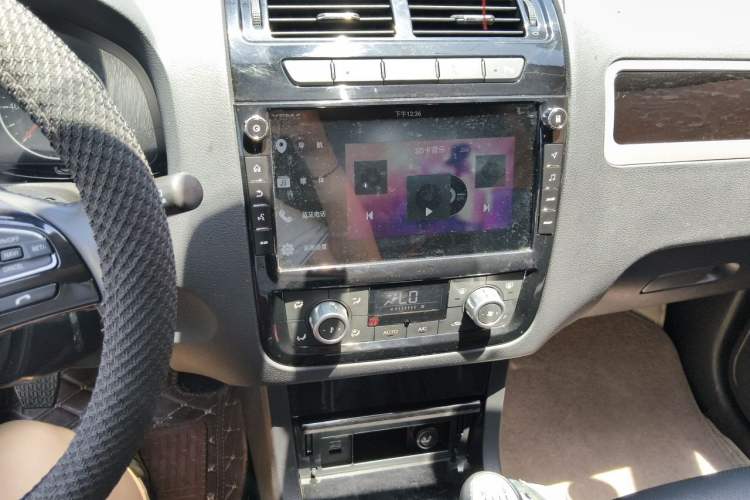 Used Yema T70 2016 Upgraded Model 1.8L Manual Elite Version Audio And AC Panel