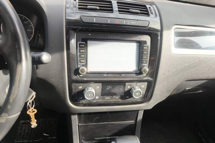 Used Yema T70 2016 1.8T CVT Elegant Model Audio And AC Panel