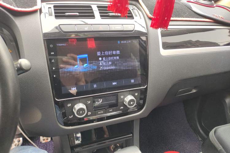 Used Yema T70 2016 1.8T CVT Elegant 7-Seater Audio And AC Panel