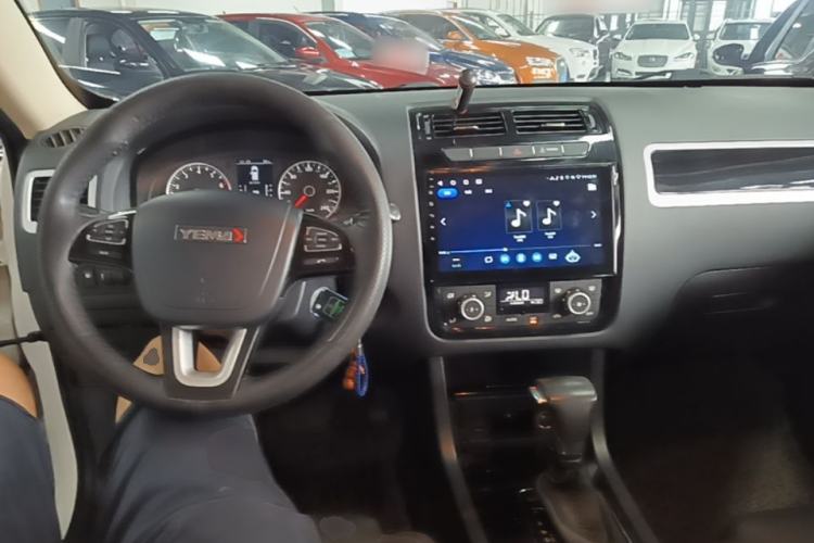 Used Yema T70 2016 1.8T CVT Elegant Model Center Console