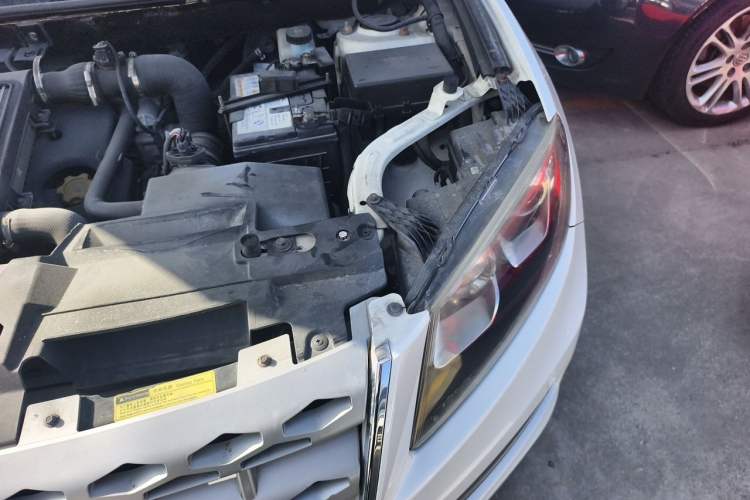 Used Yema T70 2016 Upgraded Model 1.8T CVT Flagship Edition Engine Bay Left