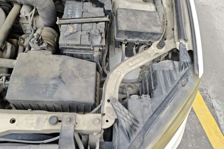 Used Yema T70 2016 Upgraded Model 1.8T CVT Flagship Edition Engine Bay Left