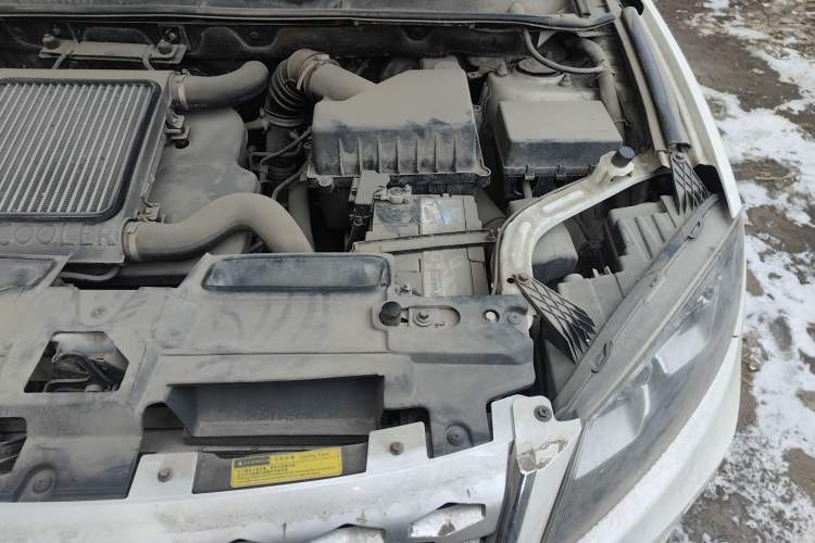Used Yema T70 2016 Upgraded Model 1.5T Manual Luxury Version Engine Bay Left