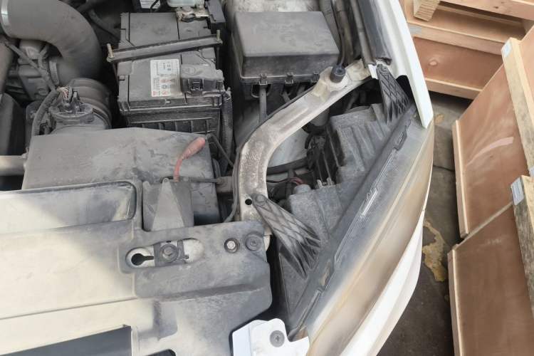 Used Yema T70 2016 1.8T CVT Elegant Model Engine Bay Left