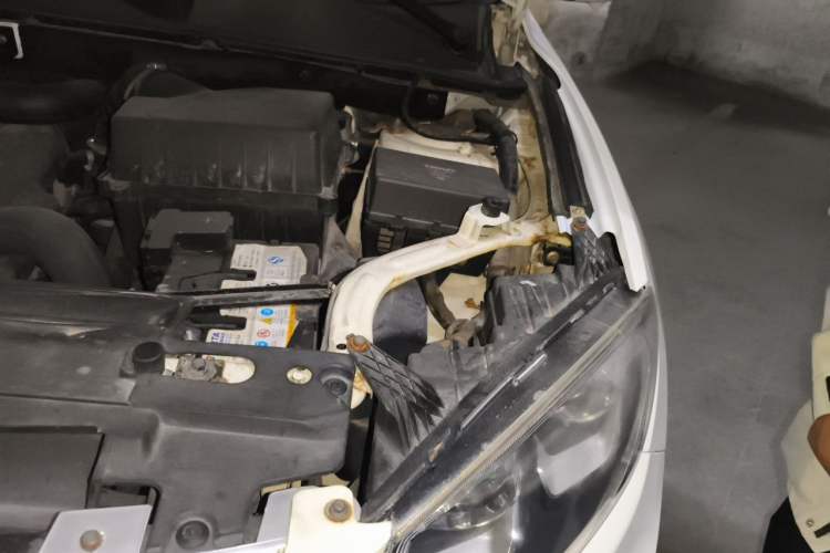 Used Yema T70 2016 Upgraded Model 1.5T Manual Luxury Version Engine Bay Left