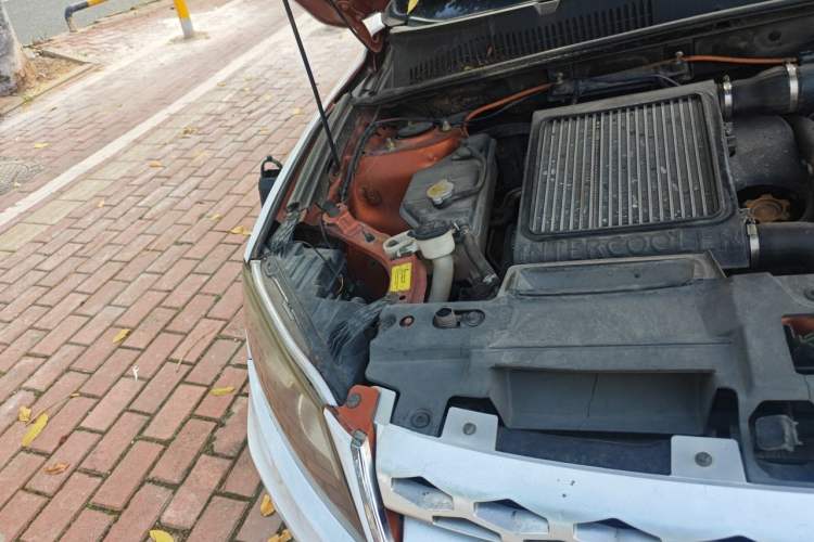 Used Yema T70 2016 1.8T CVT Elegant 7-Seater Engine Bay Right