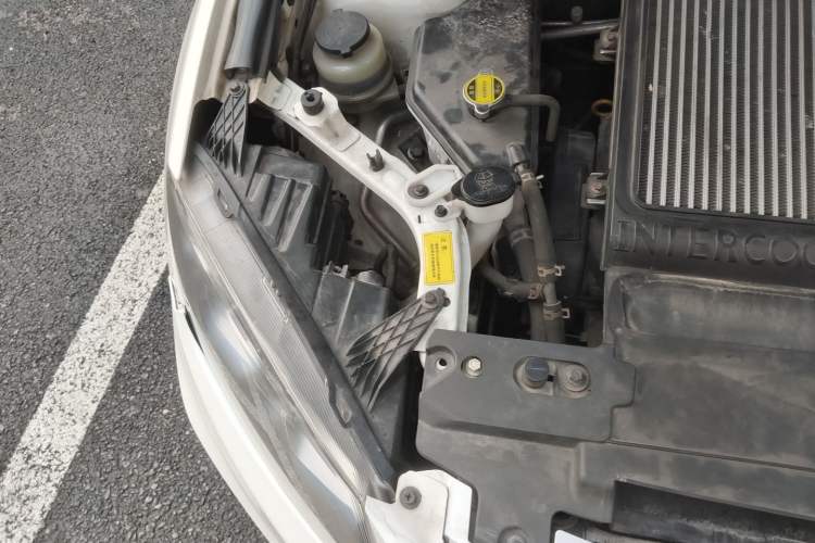 Used Yema T70 2016 1.8T CVT Elegant Model Engine Bay Right