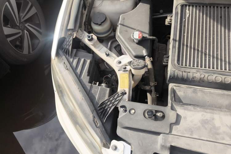 Used Yema T70 2016 1.8T CVT Elegant Model Engine Bay Right