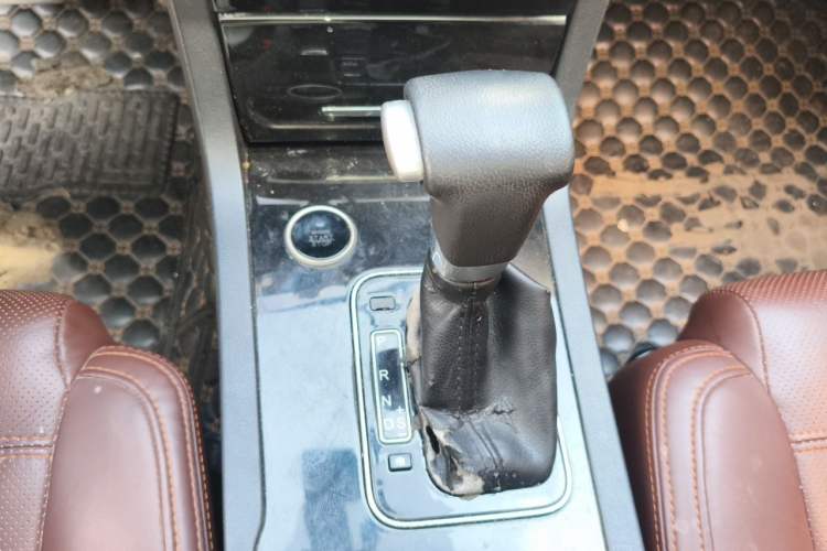 Used Yema T70 2016 Upgraded Model 1.8T CVT Flagship Edition Gear Lever