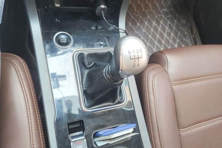 Used Yema T70 2016 Upgraded Model 1.5T Manual Luxury Version Gear Lever